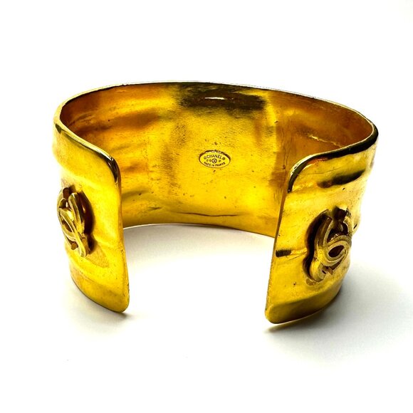 CHANEL! Vintage French Chanel Cuff with Turquoise Resin Swirl Cabochon — NWT - Picture 5 of 13